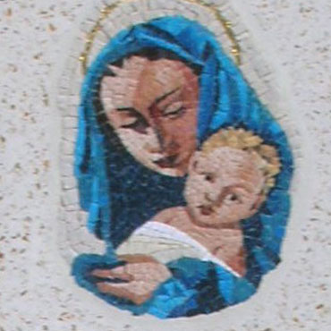 Cippo funerario. In graniglia e mosaico.