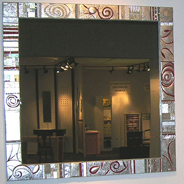 Cornice per specchio. In mosaico e metallo, cm.100x100.
