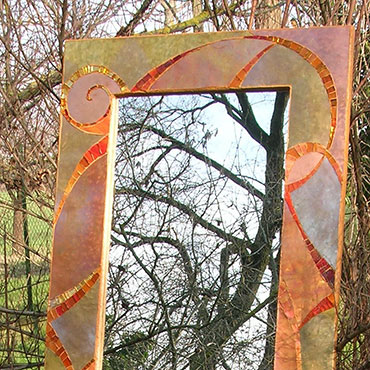Cornice per specchio. Mosaico e metallo, cm.150x50.
