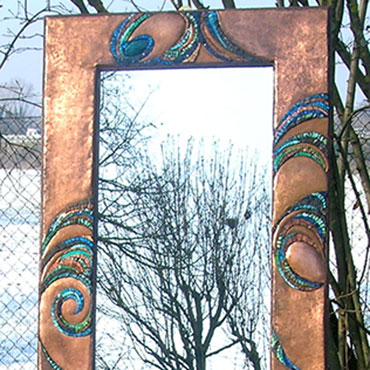 Cornice per specchio. Mosaico e metallo, cm.150x50.